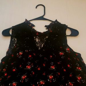 Women's Arizona Jeans Co, size Medium black and red floral top